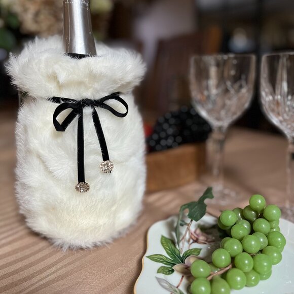 Plush Faux Fur WINE SLEEVES with a touch of glitz and glamour - Picture 4 of 5